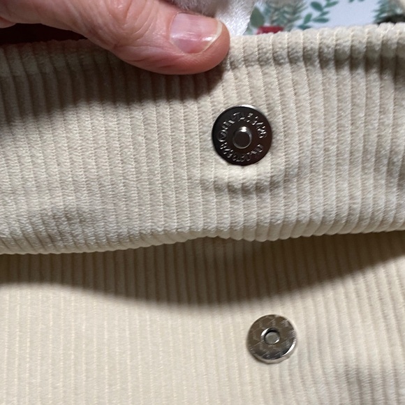 Cream Shoulder Bag with Bread Design - Picture 5 of 8